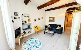 St Joseph - Great Holiday Flat - Old Town For 4